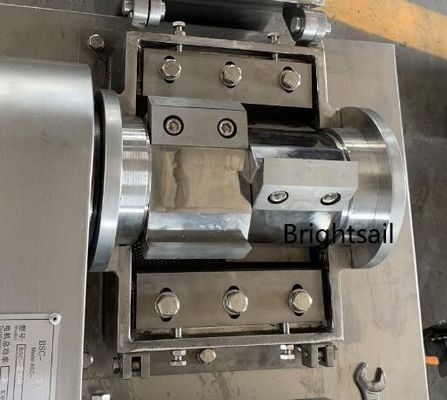Kapasitas 50-1000kg / H Mesin Penggiling Kunyit Ukuran Output 0,5-20mm